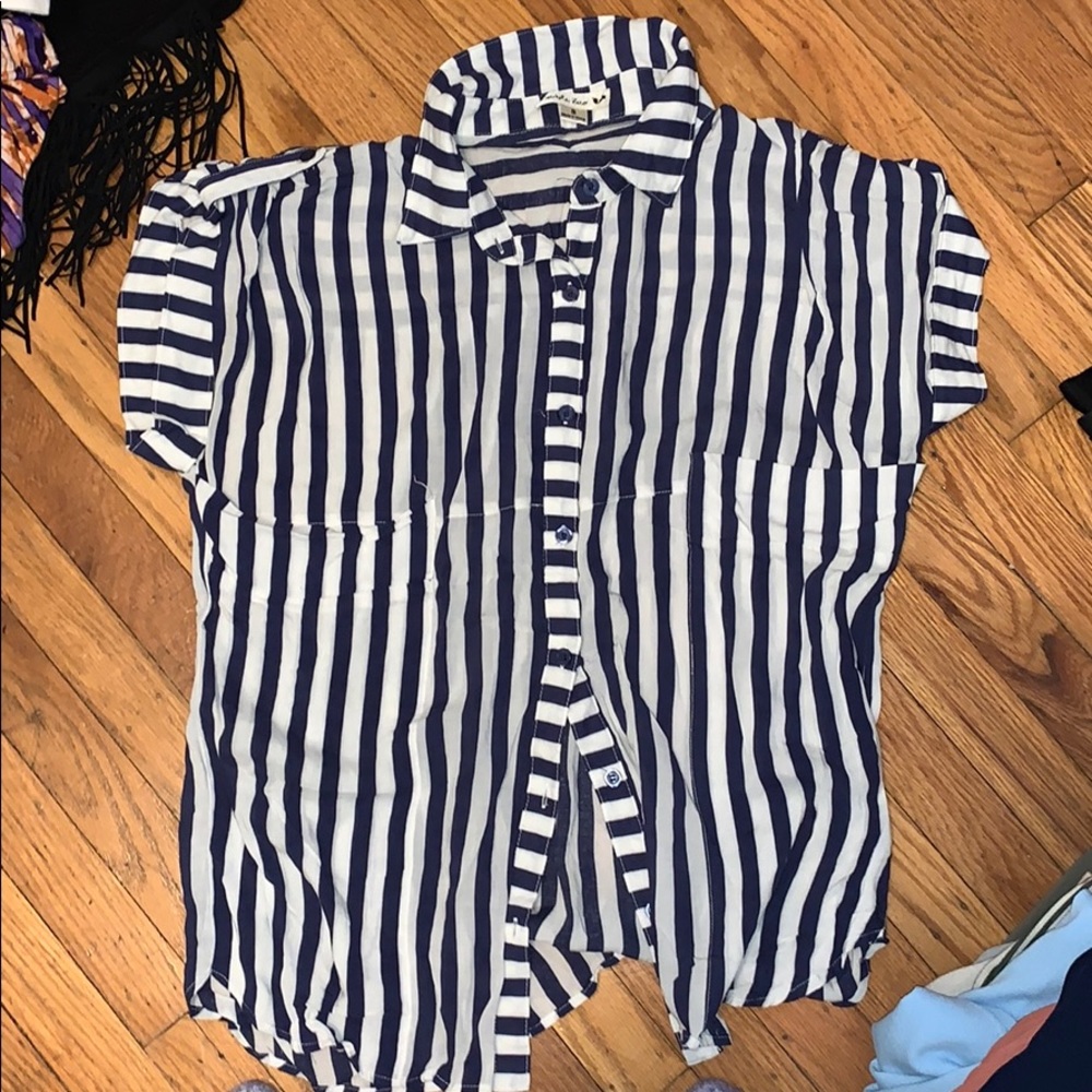 Collared cotton button up